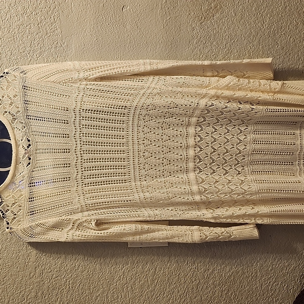 Long sleeved dressy sweater Size Med - Picture 4 of 4